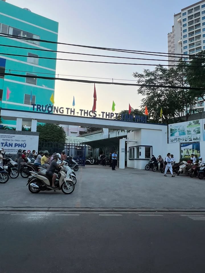 Nhà hẻm 6m Huỳnh Văn Chính, Quận Tân Phú 13m² giá 2.39 tỷ - Cơ hội kinh doanh tốt!