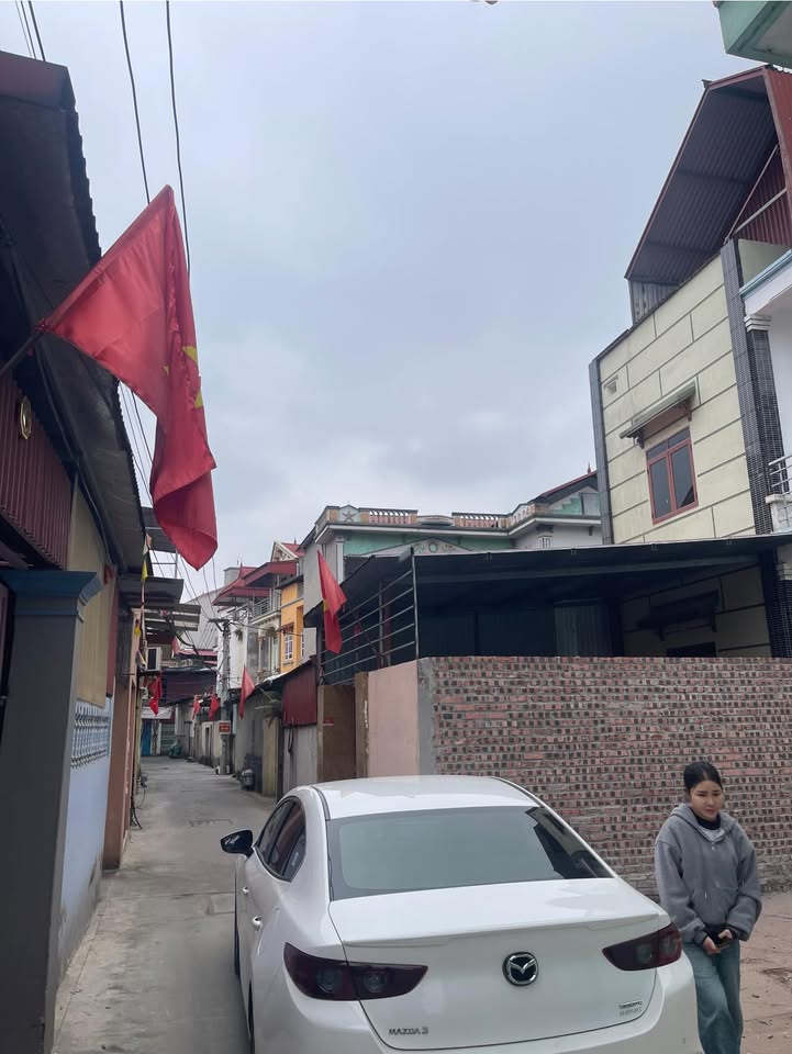 Nhà 3 tầng Huyện Yên Phong 90m² giá 2 tỷ - Ô tô vào tận đất