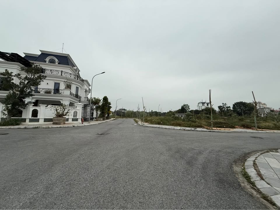 Nhà liền kề Bắc Đầm Vạc, Vĩnh Yên 126m² giá 5.292 tỷ - Hướng Đông Bắc, sổ hồng chính chủ!