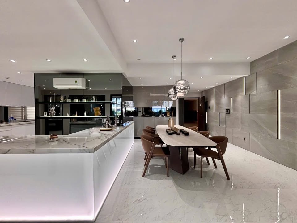 Nhà Riverside Phú Mỹ Hưng 172m² giá thỏa thuận - Sân rộng thoáng đãng