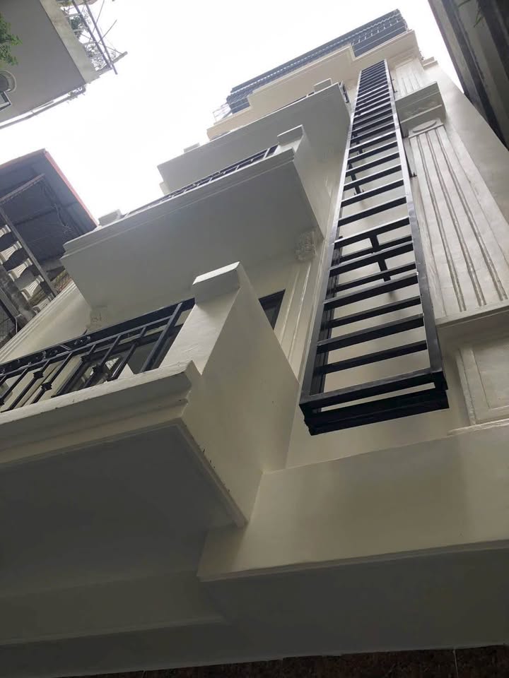 Căn hộ CCMN Hoàng Hoa Thám Ba Đình 71m² giá 16.5 tỷ - Nhà 6 tầng thang máy thoáng mát!