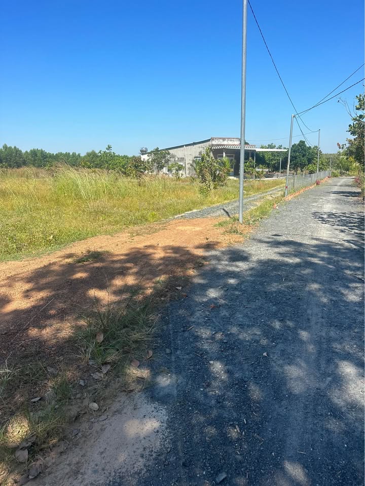 Đất thổ cư Đường Hồ Tùng Mậu, Bình Long 210m² giá chỉ 235 triệu - Cơ hội đầu tư tuyệt vời!