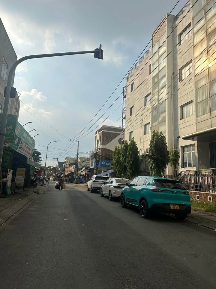 Nhà 3 tầng mặt tiền Lái Thiêu, 95.5m², giá 4 tỷ - Đầu tư sinh lời!