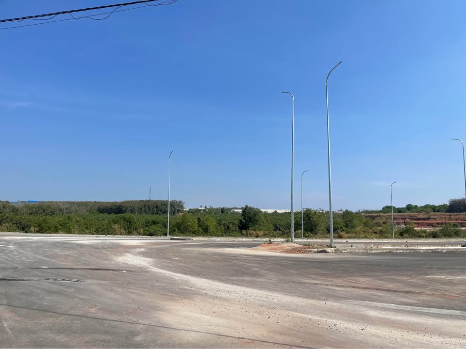 Bán đất FrontHouse 200m² tại xã Tân Tiến, Huyện Đồng Phú - Mặt tiền 32m, cơ hội đầu tư hấp dẫn!