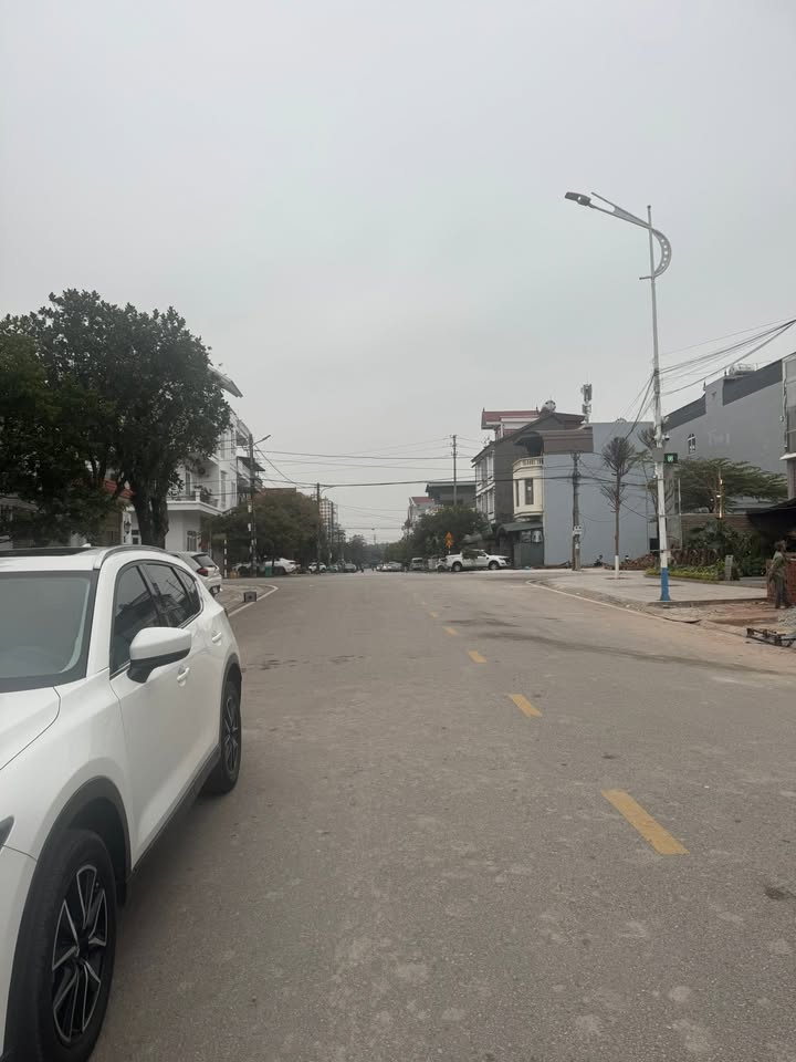 FrontHouse Móng Cái 105m² giá 3 tỷ - Bán gấp trước Tết!