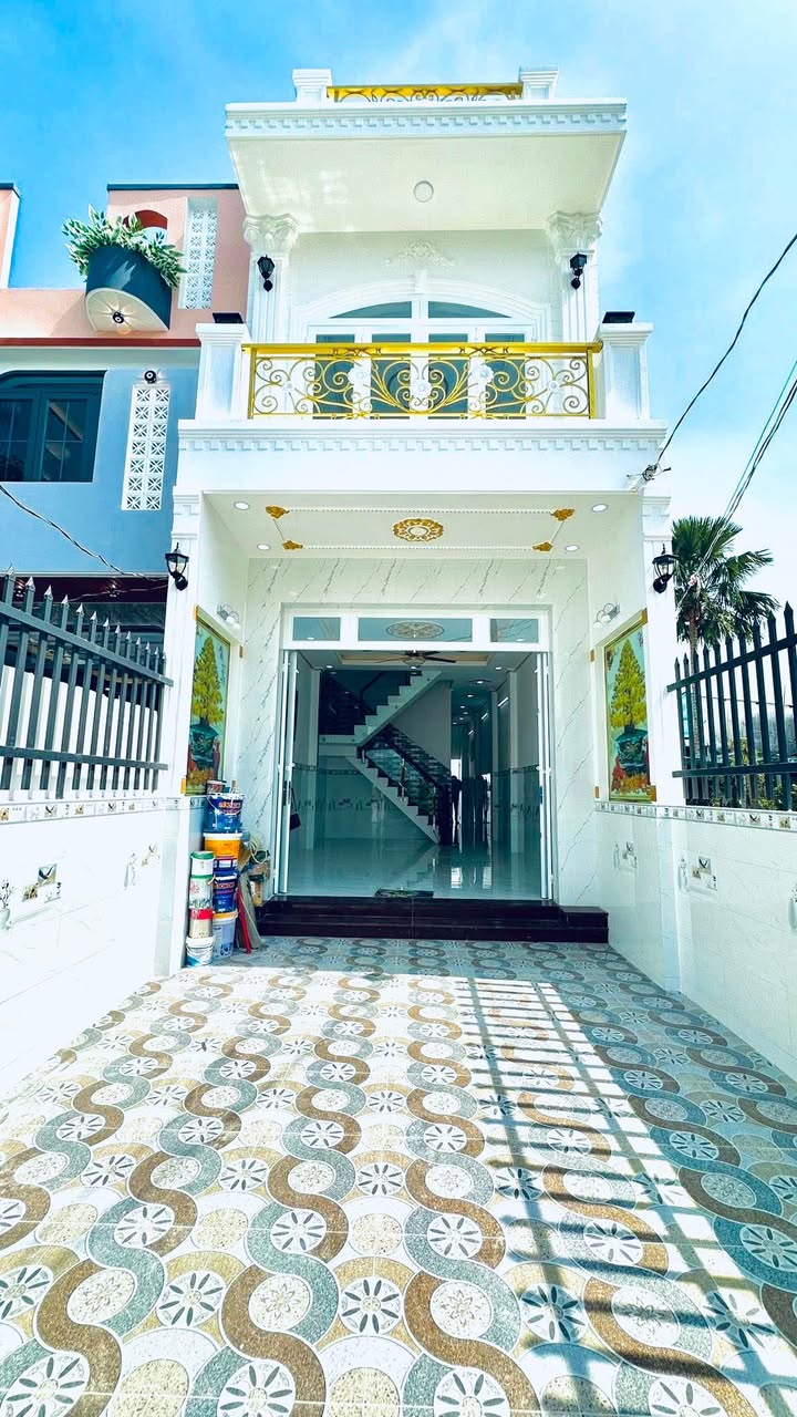 Nhà riêng 1 trệt 1 lầu Cần Giuộc 100m² giá 2.95 tỷ - Sổ hồng chính chủ sẵn sàng ở ngay!