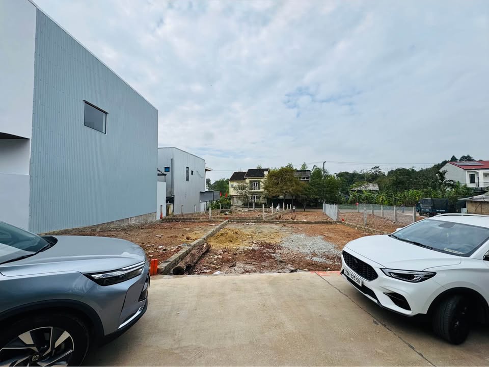 Bán Đất Liền Kề Đường Dương Quảng Hàm, Thủy Xuân 100m² - Sổ đỏ chính chủ, Giá chỉ 1.6 tỷ!