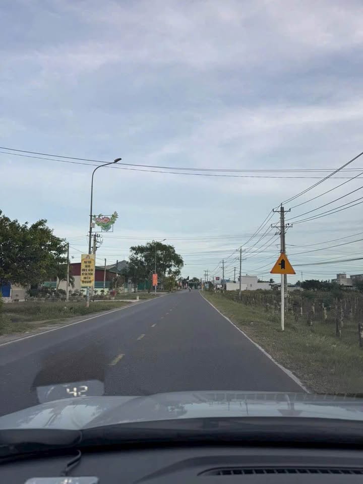 Đất thổ cư 12m² mặt tiền Nguyễn Thị Minh Khai - Giá chỉ 2.2 tỷ!