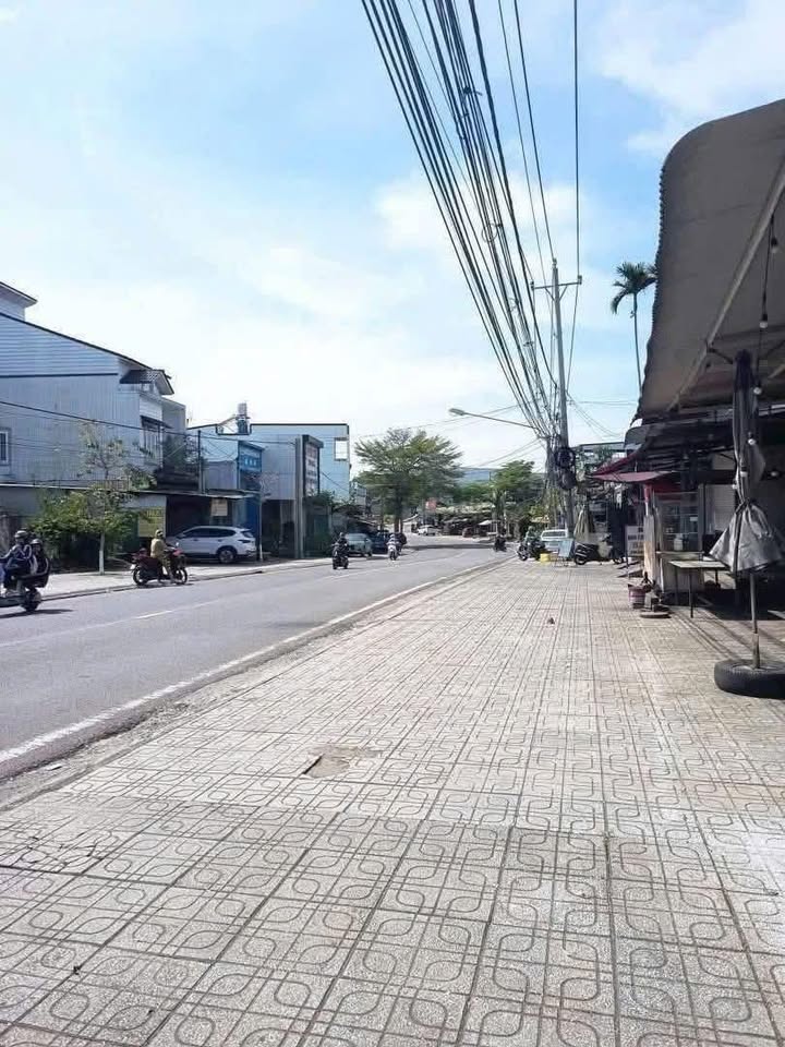 Nhà phố mặt tiền Nguyễn Văn Cừ, Bảo Lộc 210m² giá 7.2 tỷ - Kinh doanh đắc địa!