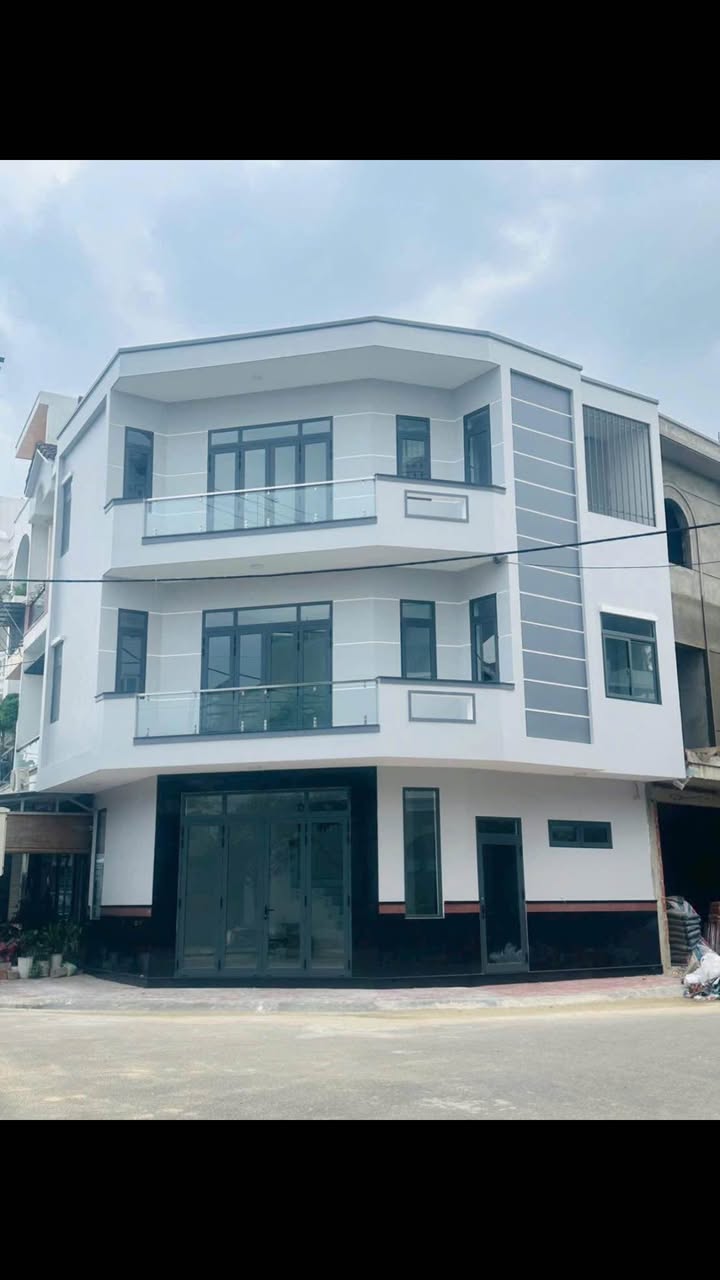 Nhà mặt tiền Nguyễn Chí Thanh, Phù Cát, 57m² giá 5.2 tỷ - Cơ hội đầu tư tuyệt vời!