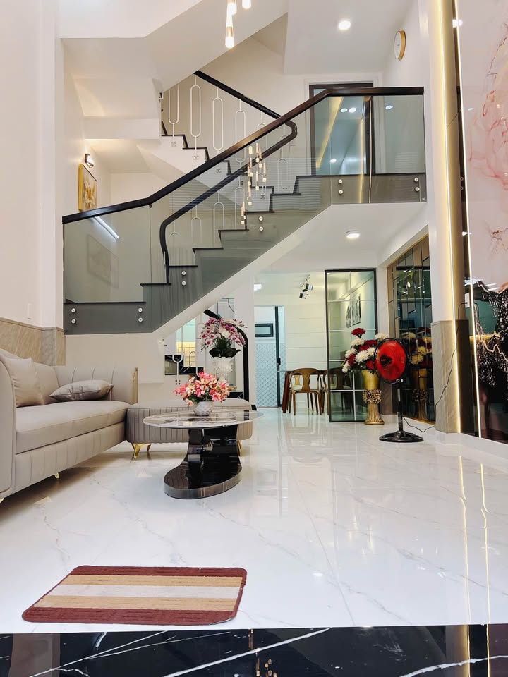 Nhà 4 tầng Phú Mỹ Hưng 51m² giá 6.1 tỷ - Chính chủ sẵn sàng ở ngay!