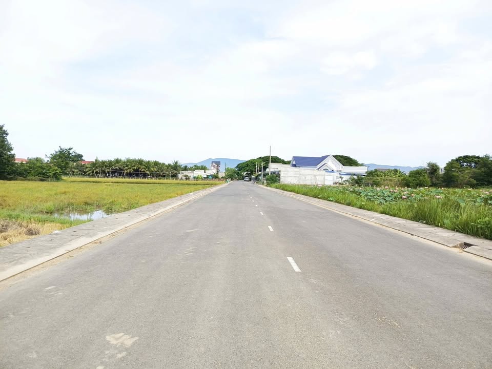 Bán lô đất thổ cư mặt tiền Từ Văn Tư, KP 3, Xã Tân Văn, Huyện Lâm Hà – Giá chỉ 1 tỷ VND!