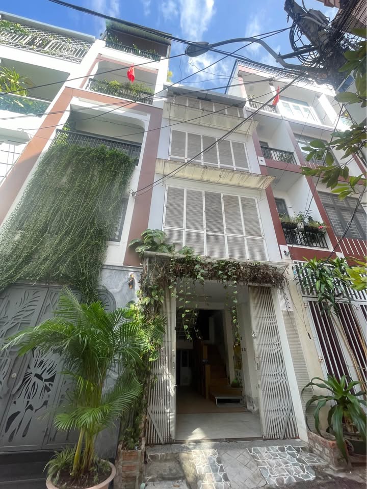 Nhà 4 tầng hẻm xe hơi Đường Bạch Đằng, Nha Trang 35m² giá 6 tỷ - Gần biển chỉ 3 phút!