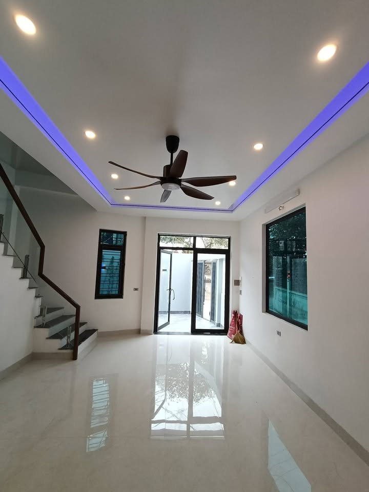 Nhà phố Phù Long, Huyện Cát Hải, 61m², giá 2.3 tỷ - Tiện nghi đầy đủ, dễ dàng di chuyển!