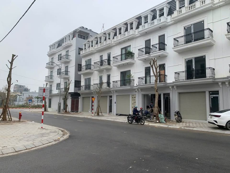 Townhouse khu Hồ Sen, Thanh Hóa 90m² giá 5 tỷ - Vị trí không thể đẹp hơn!