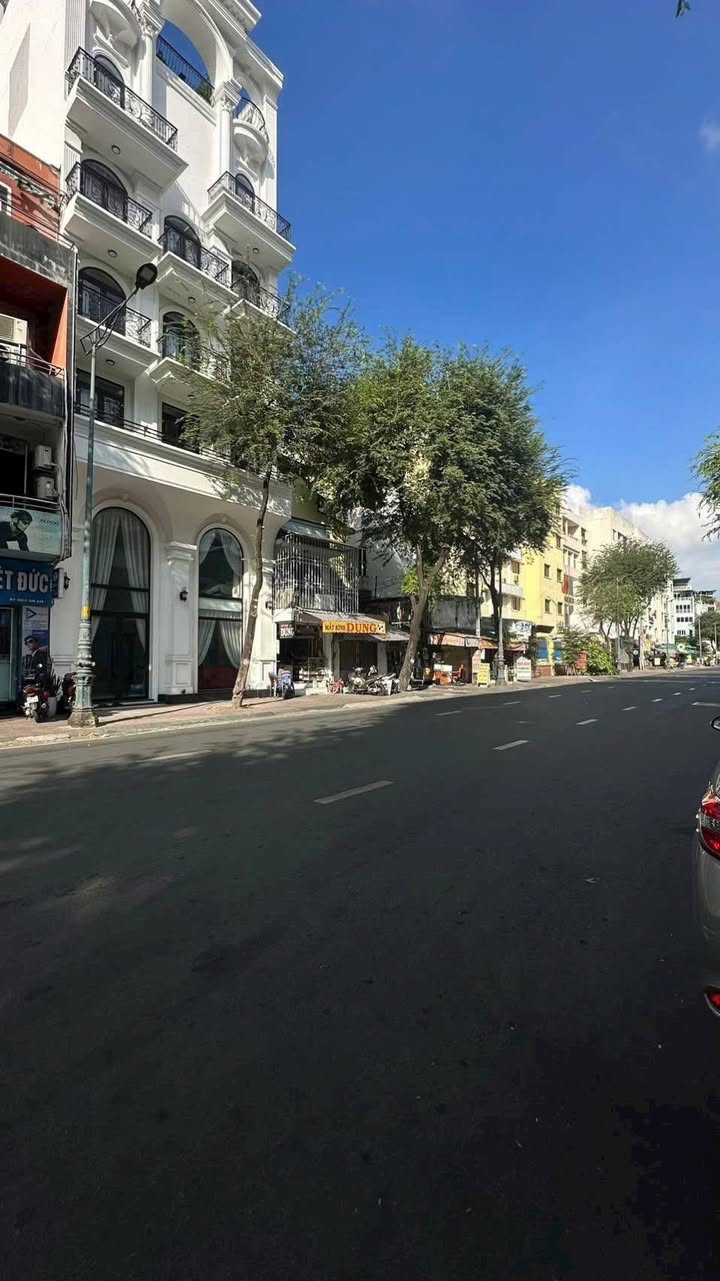 Toà nhà FrontHouse 8 Tầng mặt tiền Trương Định, Quận 3 - Giá 83 tỷ - Cơ hội đầu tư hấp dẫn!