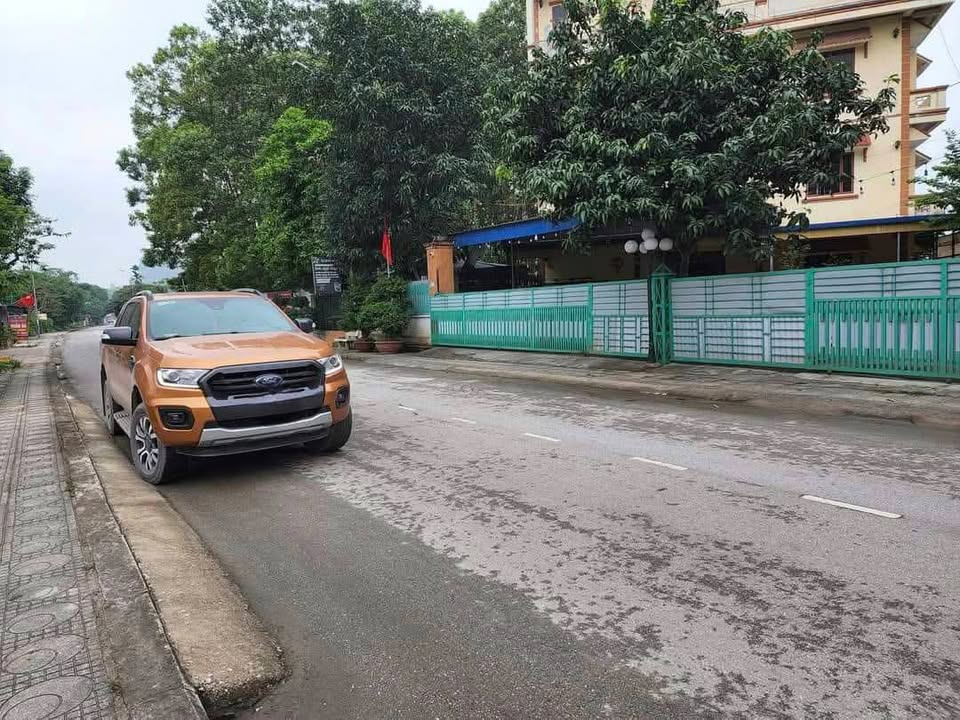 Nhà phố 5 tầng Trục chính Cổng Quân Khu 1, 400m² chỉ 4 tỷ - Tiềm năng kinh doanh lớn!