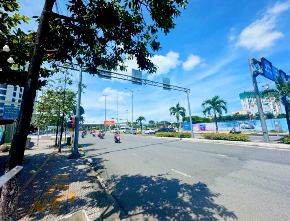 Bán lô mặt tiền đường 2/9, quận Hải Châu, Đà Nẵng, 220m² - Vị trí đắc địa, cơ hội đầu tư hiếm có!