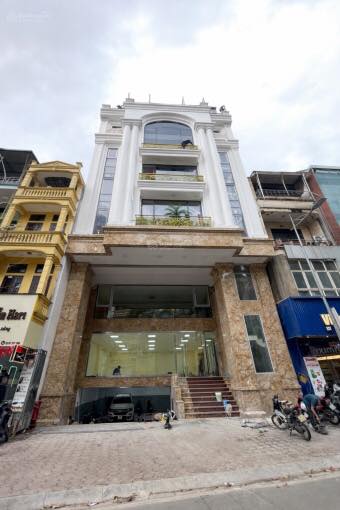 Bán tòa văn phòng hạng sang mặt phố Thanh Xuân 200m² giá 100 tỷ - Đầu tư sinh lời!
