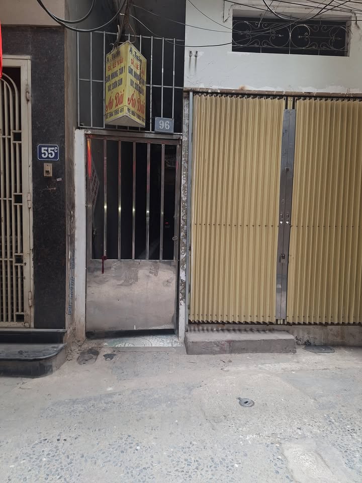 Nhà cũ 2 tầng tại Đội Cấn, 15m² giá 1.8 tỷ - Cơ hội đầu tư hấp dẫn!