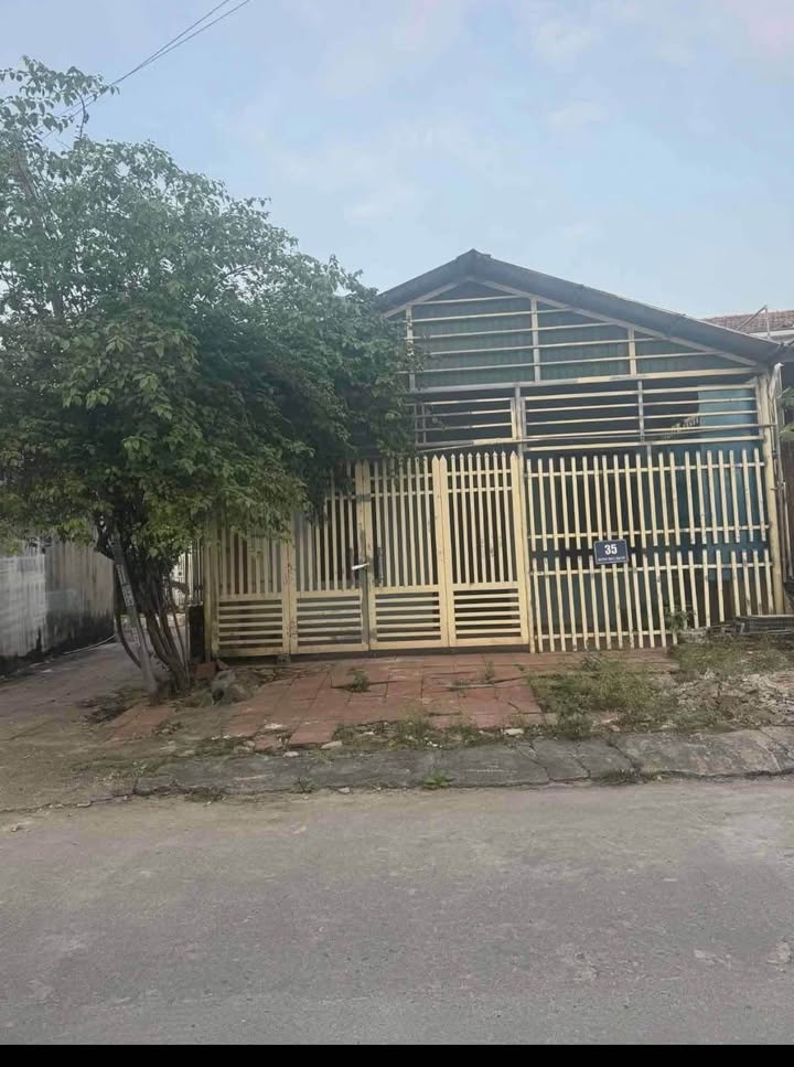 Bán gấp FrontHouse mặt tiền Huỳnh Thúc Kháng, Nam Lý, 128m² - Giá chỉ 3.8 tỷ!