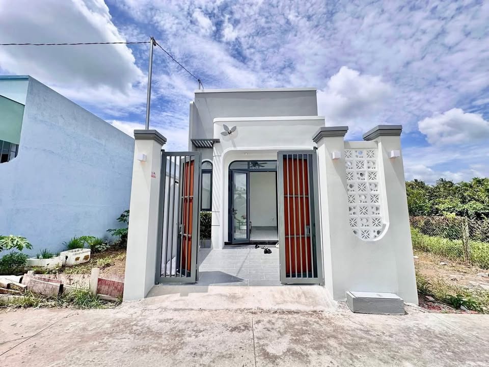 Nhà phố hiện đại 81m² tại Ấp Long Hòa A, Mỹ Tho chỉ 1.38 tỷ - Sẵn sàng vào ở ngay!