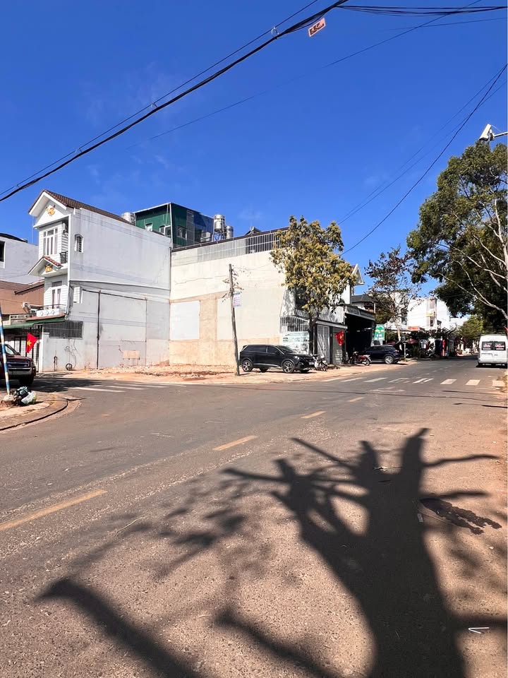 Lô góc FrontHouse tại Chu Văn An, Buôn Ma Thuột 107m² giá 16.68 tỷ - Vị trí kinh doanh sầm uất!