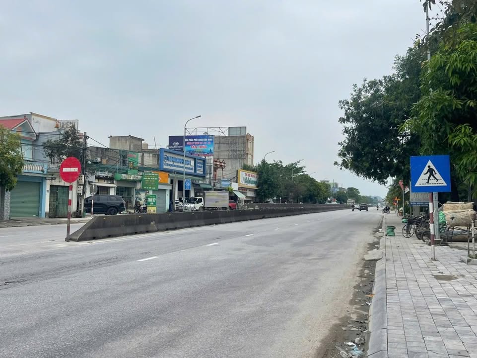 Đất nền mặt tiền QL1A, xã Quảng Ninh, 210m² giá 3 tỷ - Vị trí kinh doanh lý tưởng!