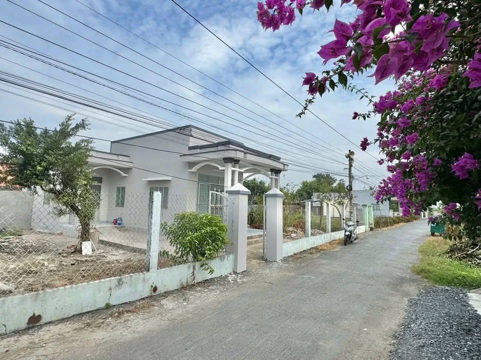 Nhà mặt tiền đường nhựa HL97B, Phường Long Hưng, Gò Công Đông, 143m² - Giá chỉ 1.28 tỷ!