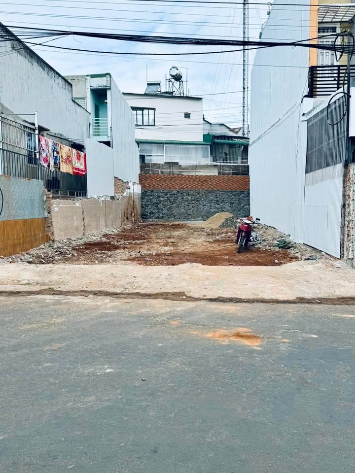 Đất mặt đường Mạc Đĩnh Chi, Buôn Ma Thuột 200m² giá 5.89 tỷ - Cơ hội đầu tư tốt!