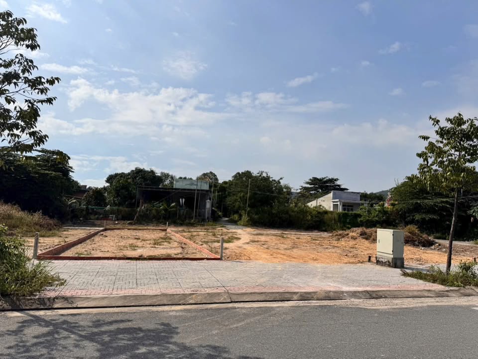 Đất nền liền kề Lan Anh 5 Bà Rịa 100m² giá 2.3 tỷ - Pháp lý đầy đủ, xây dựng ngay!
