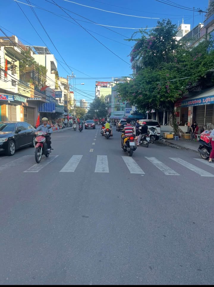 Nhà mặt tiền Nguyễn Thái Học, TP Quy Nhơn 192m² giá 15.5 tỷ - Kinh doanh sầm uất!