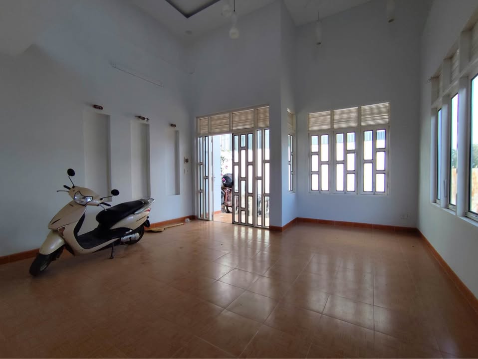 Nhà 205m² đường Nguyễn Lâm, Buôn Ma Thuột, giá 6.5 tỷ - Đầu tư sinh lời!