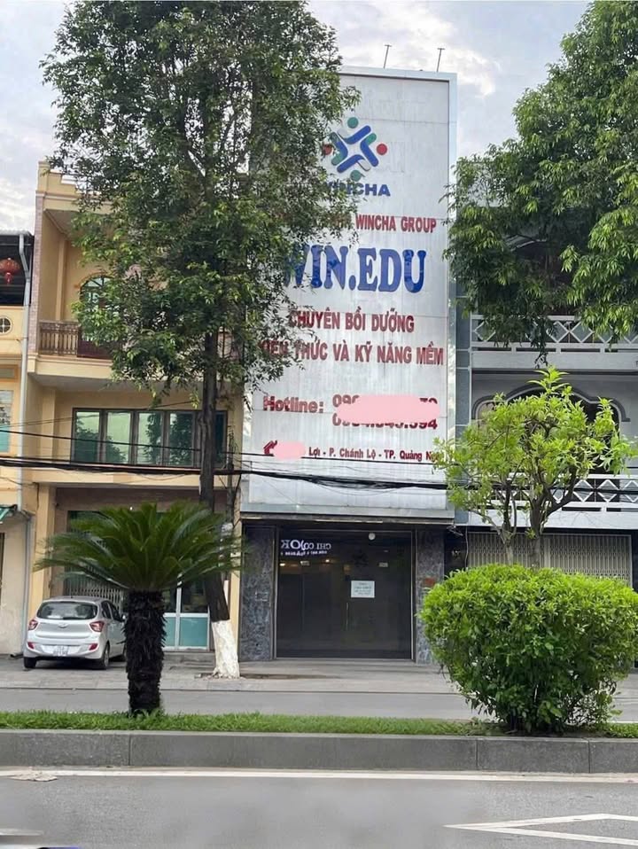 Nhà nguyên căn 3 tầng mặt tiền Lê Lợi, Quảng Ngãi 150m² giá 18 triệu - Vị trí đắc địa cho kinh doanh!