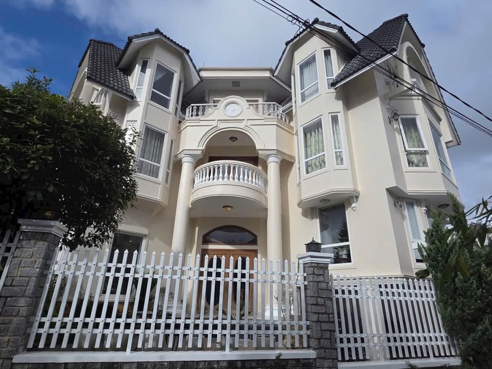 Villa hai mặt tiền đẹp tại KQH Viện Nghiên cứu hạt nhân Đà Lạt 259m² giá 32 tỷ - Đầu tư lý tưởng!