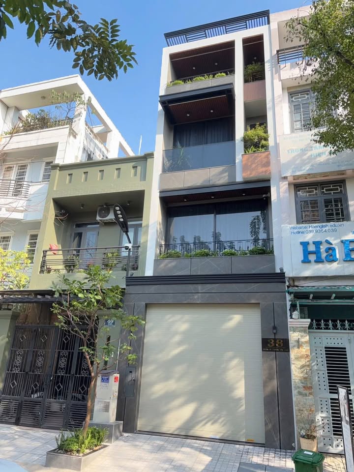 Nhà mới xây Quận 7 76m² giá 21 tỷ - Phong cách hiện đại sang trọng