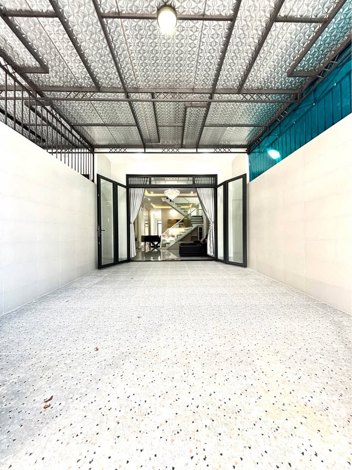 Nhà 1 mê hẻm 6 Lương Ngọc Quyến 153m² giá 2.69 tỷ - Sân vườn thoáng mát gần hồ bơi