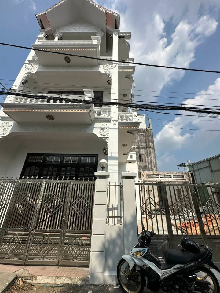 Nhà phố Thủ Đức 80m² giá 5.7 tỷ - Xuất sắc không quy hoạch!