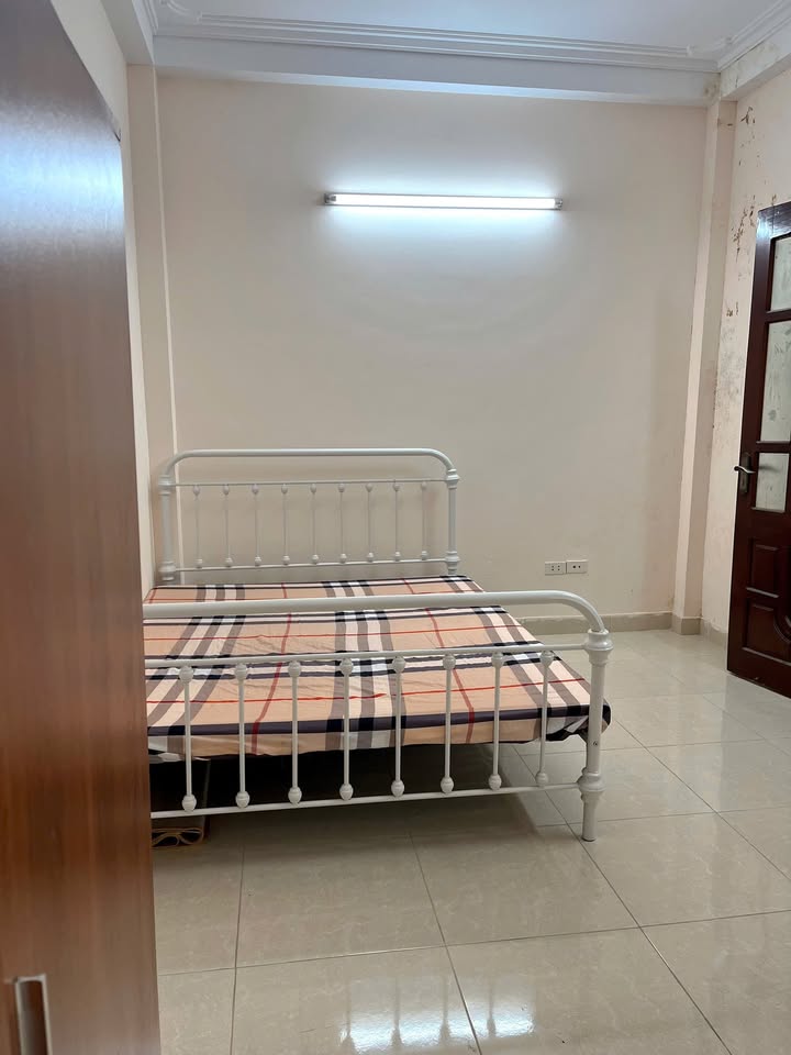 Phòng cho thuê tại Ngõ 118 Nguyễn Khánh Toàn, 25m² giá 2.5 triệu - Không gian thoáng mát!