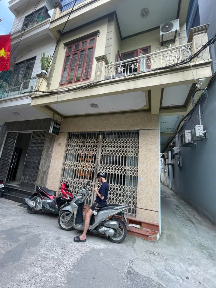 Nhà cho thuê tại ngõ Khán Đài B, Phường Vị Hoàng, 5.2 triệu - Đỗ ô tô cửa!