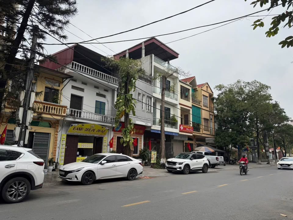 Nhà 2 tầng mặt tiền đường Hoàng Quốc Việt 66m² giá 7 tỷ - Kinh doanh thuận lợi!