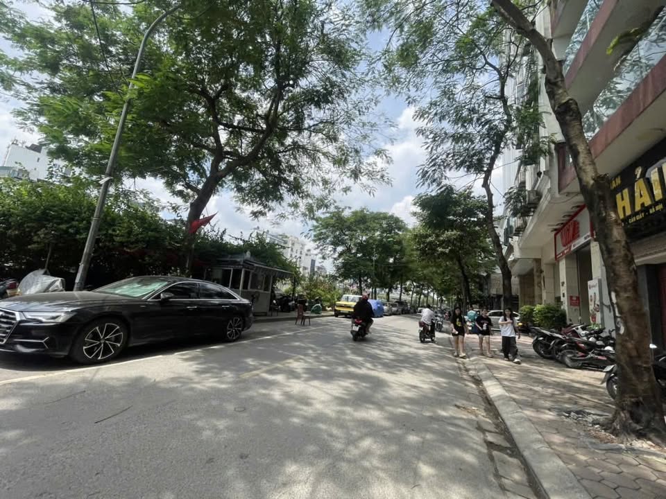 Nhà phố Quan Hoa, 28m², giá 7.75 tỷ - Kinh doanh đỉnh cao!