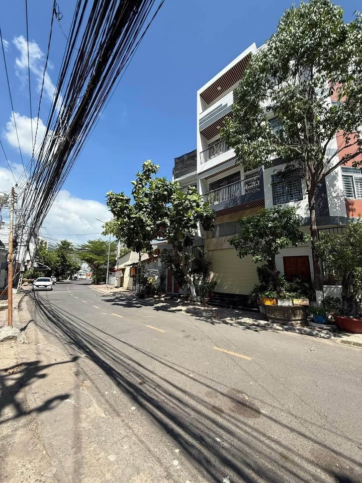 Nhà mặt tiền đường Trường Sơn Nha Trang 91.3m² giá 7.5 tỷ - Thiết kế hiện đại, thoáng mát!