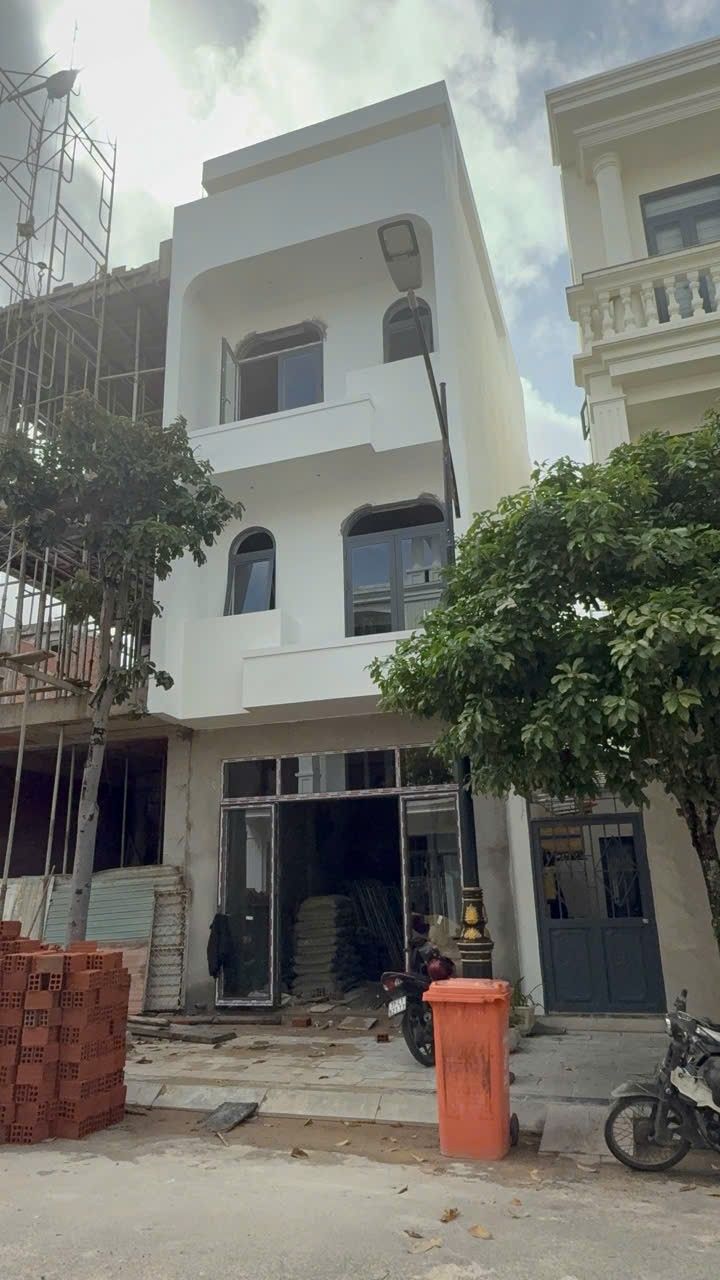 Nhà phố Khu Đô Thị Chợ Góc 63m² giá 3.6 tỷ - Vị trí đắc địa gần trung tâm!