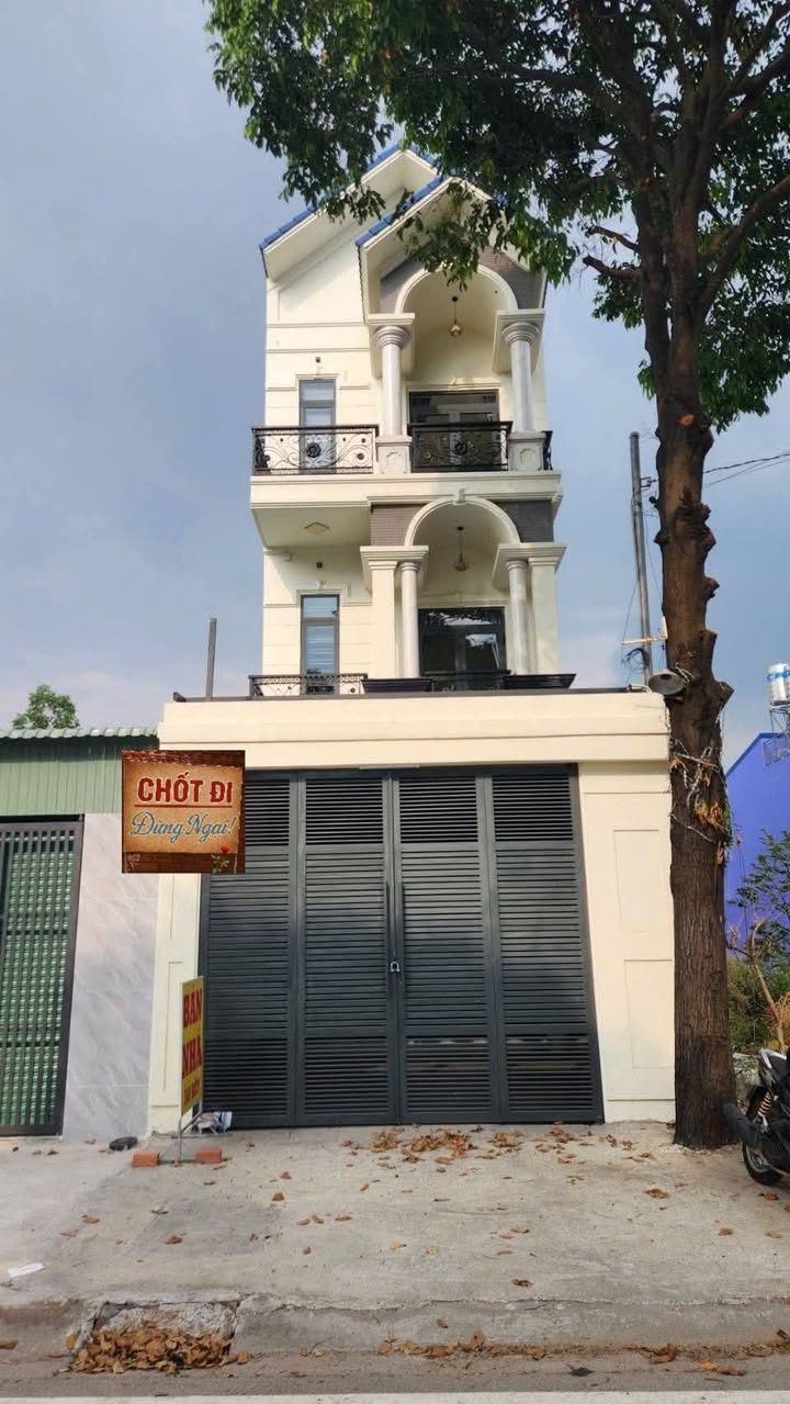 Nhà riêng 2 lầu tại Đường 51, Phú Chánh, Tân Uyên - 5 tỷ, đẹp như mới!