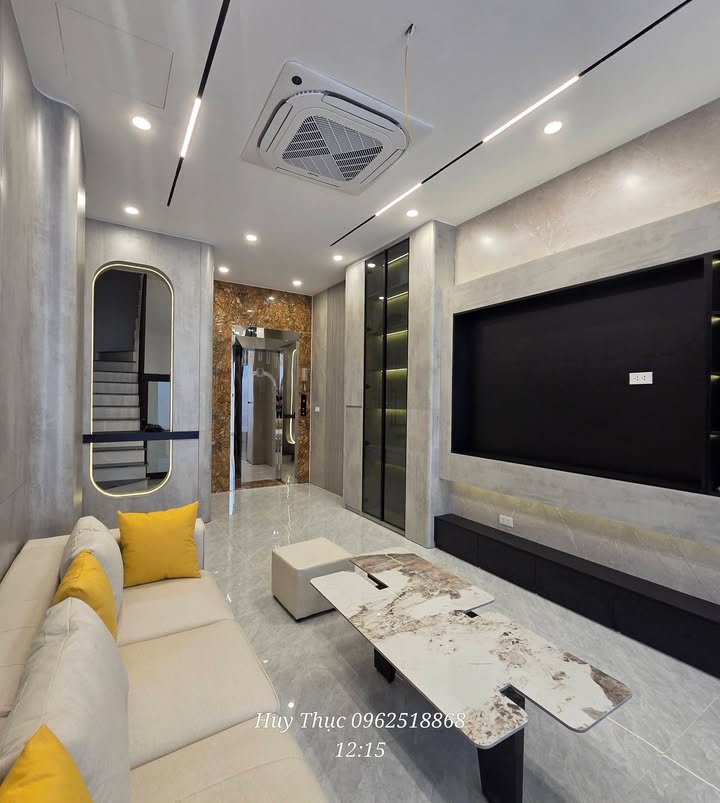 FrontHouse Long Biên 40m² giá 10 tỷ - Thiết kế sang trọng, tiện ích đầy đủ!