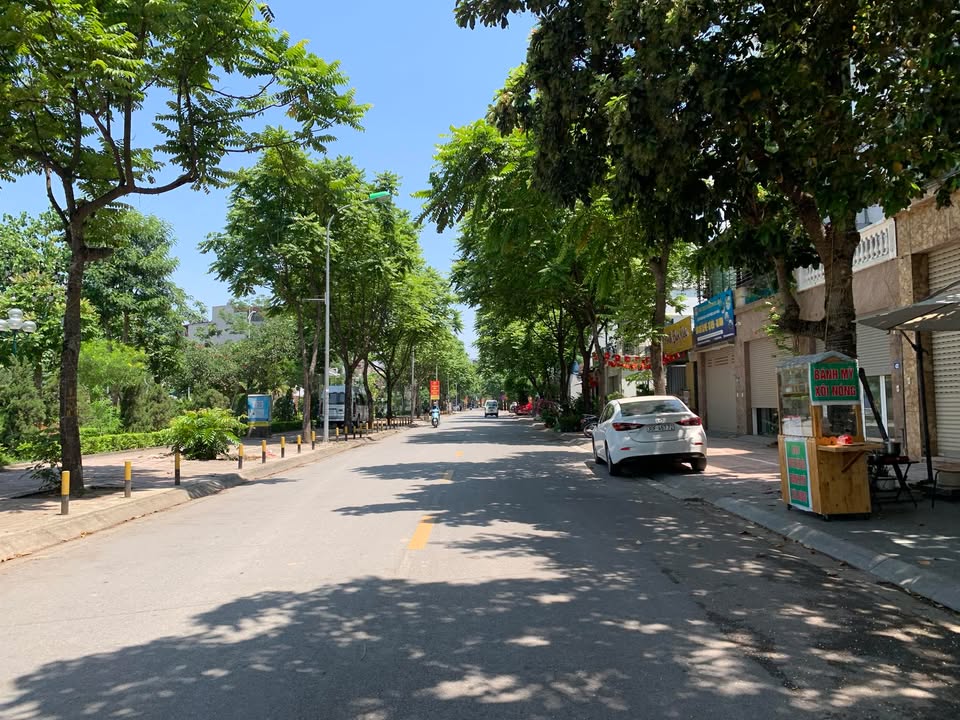 Đất phân lô tại Việt Hưng, Long Biên 84m² - Đường rộng ô tô tránh, thuận tiện kinh doanh!