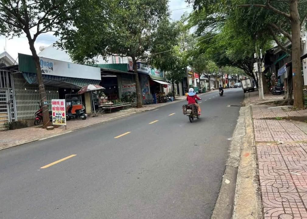 Nhà mặt tiền cho thuê tại Phường Tân Tiến 196m² giá 7 triệu - Kinh doanh sầm uất!