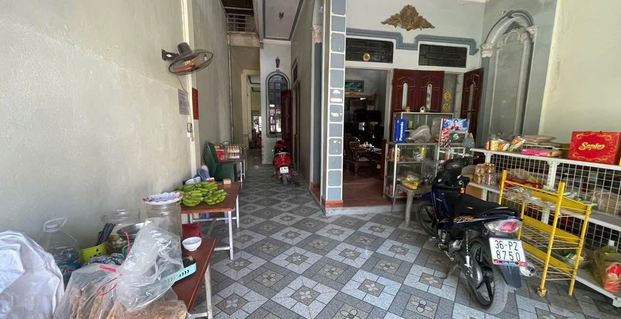 Nhà 2 tầng kinh doanh Phường Đông Tiến 140m² giá 4 tỷ - Vị trí đắc địa!