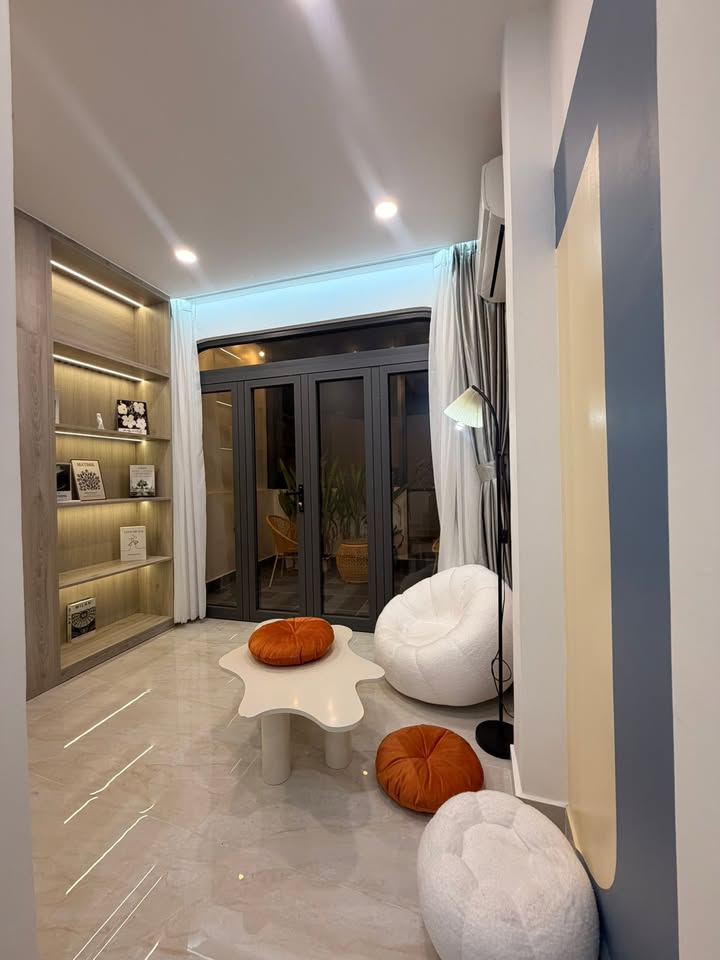 Nhà 4 tầng Tô Hiến Thành, 21m² giá 4.4 tỷ - Kinh doanh tốt, sẵn sàng ở ngay!